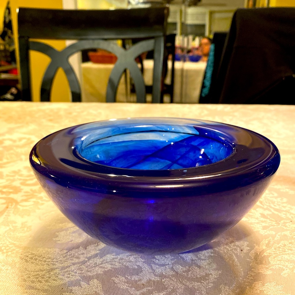 Gorgeous, Genuine Kosta Boda Hand-blown Swedish glass bowl.